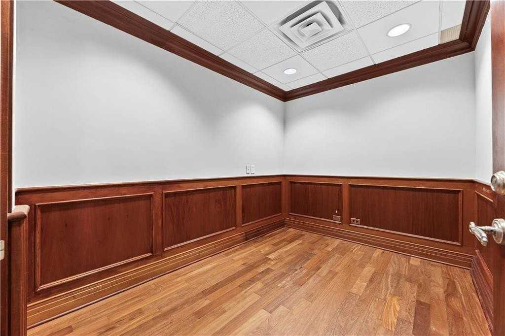 1523 Voorhies Ave - Photo 7 of 17
