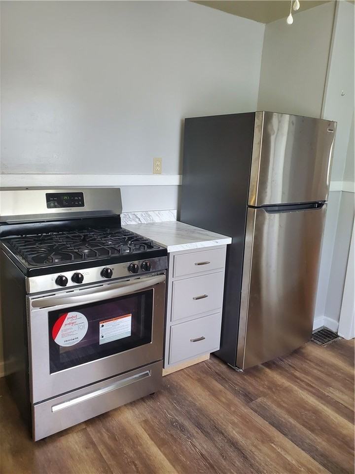 39 Boardman St - Photo 4 of 33