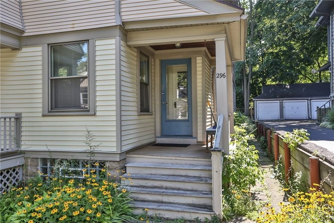 296 Laburnam Cres - Photo 2 of 22