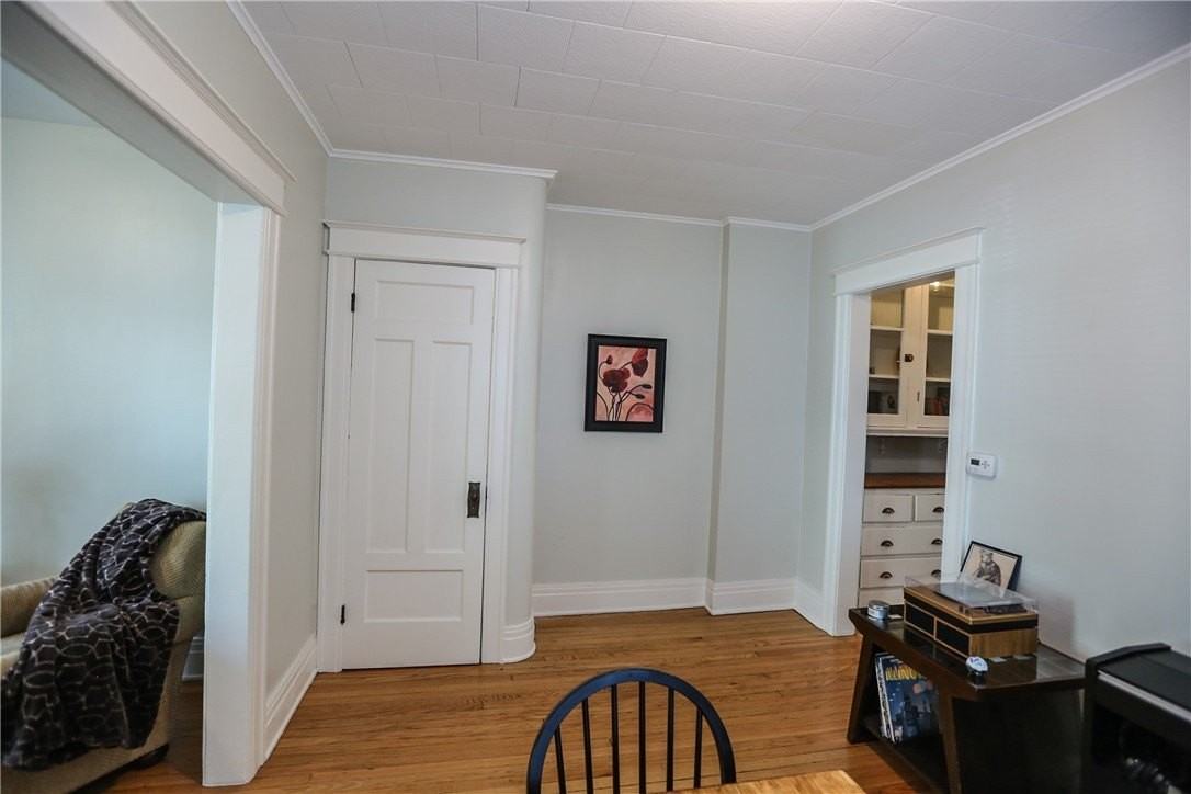 296 Laburnam Cres - Photo 7 of 22