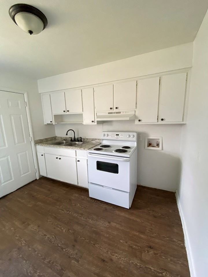 3217 Lee St #3 - Photo 2 of 6