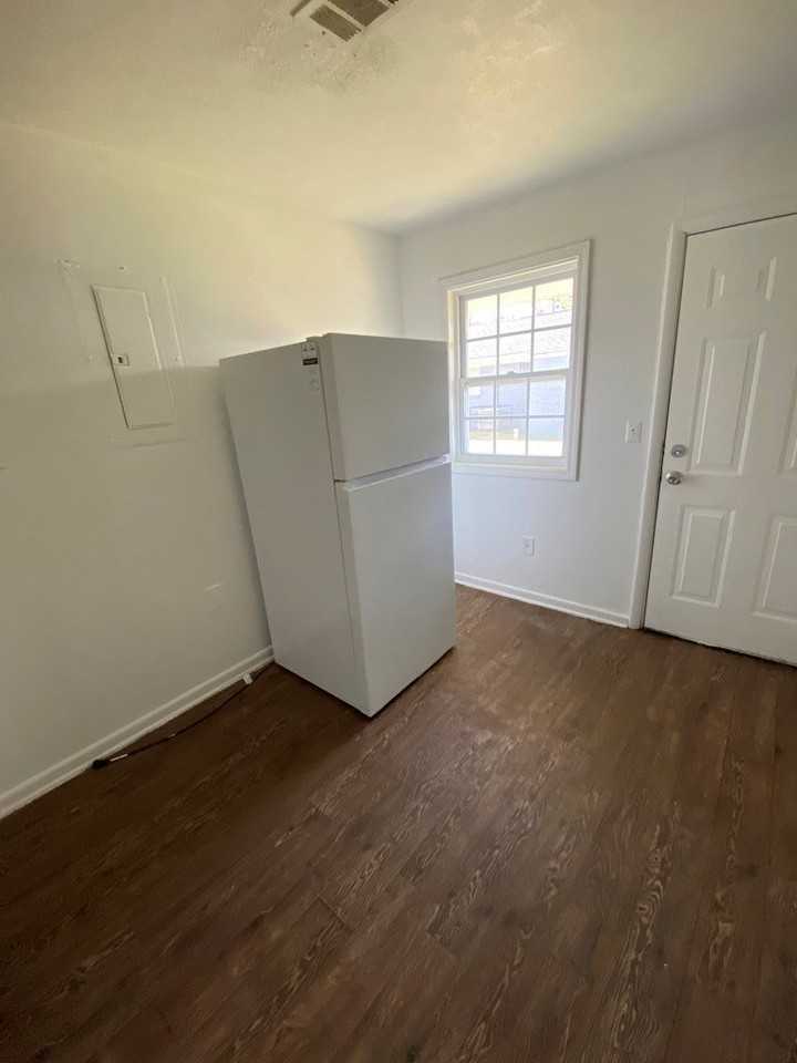3217 Lee St #3 - Photo 3 of 6