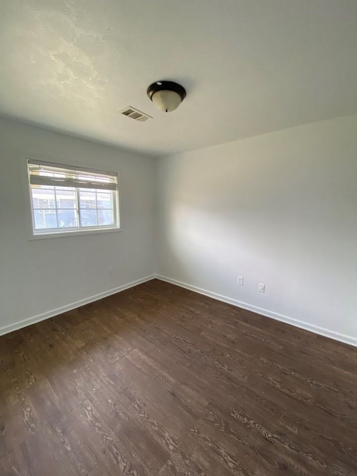 3217 Lee St #3 - Photo 4 of 6