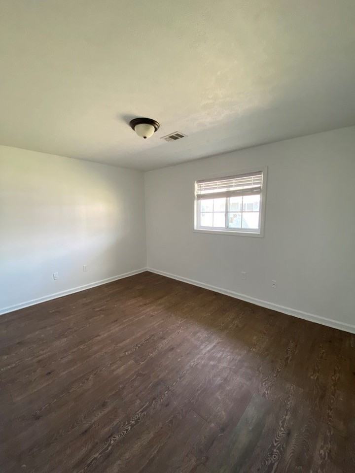 3217 Lee St #3 - Photo 5 of 6
