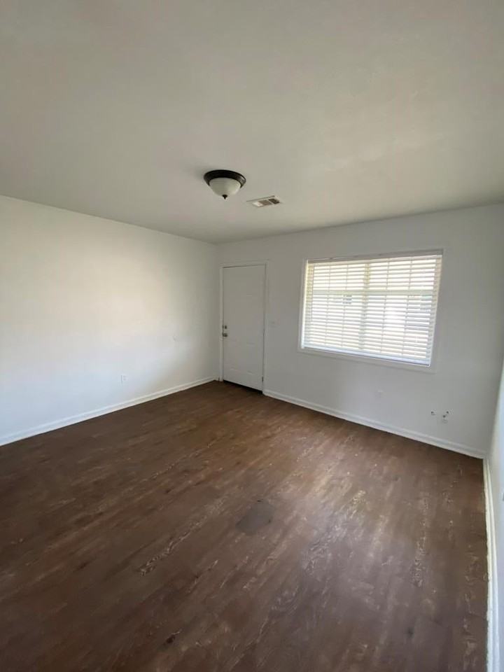 3217 Lee St #3 - Photo 6 of 6