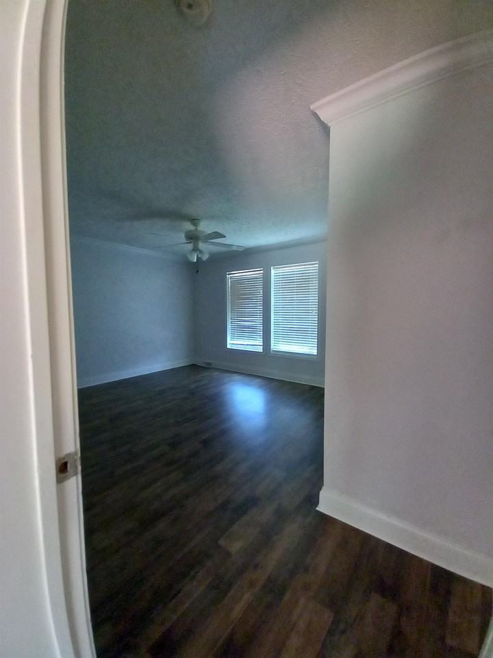 1013 Morning Dale St - Photo 7 of 9