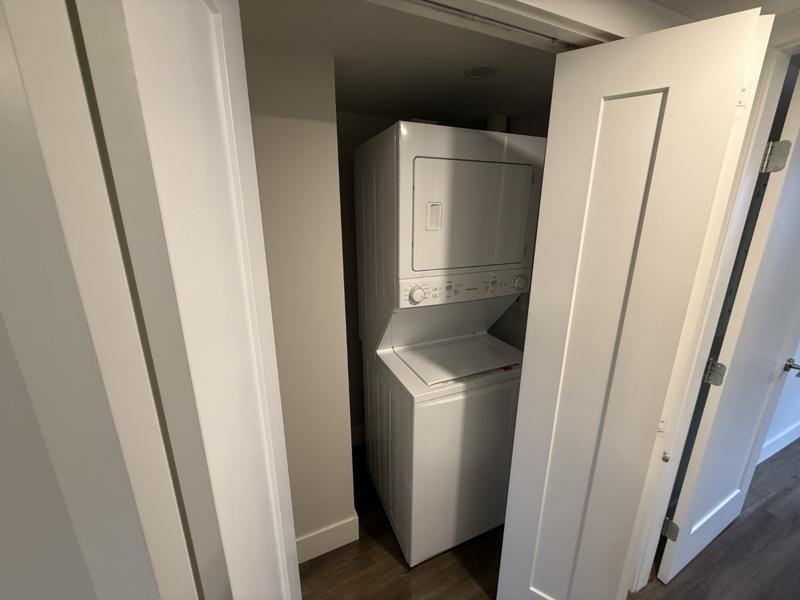 986B Douglas Ave #B - Photo 3 of 13