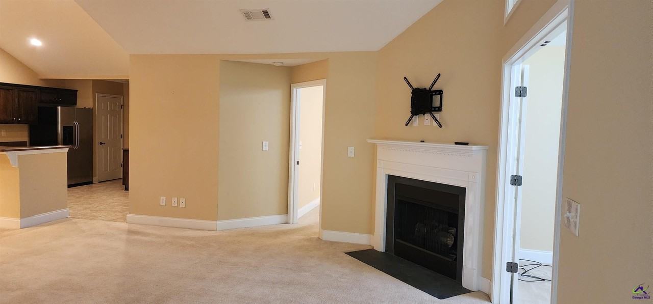 402 Nandina Ct - Photo 2 of 14