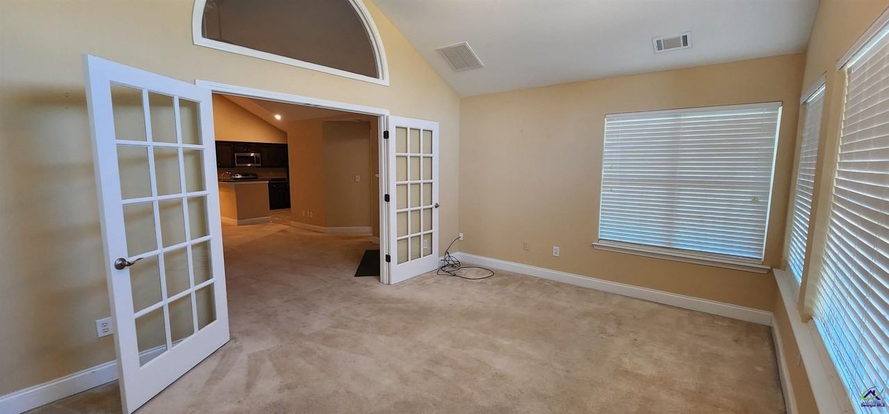 402 Nandina Ct - Photo 6 of 14