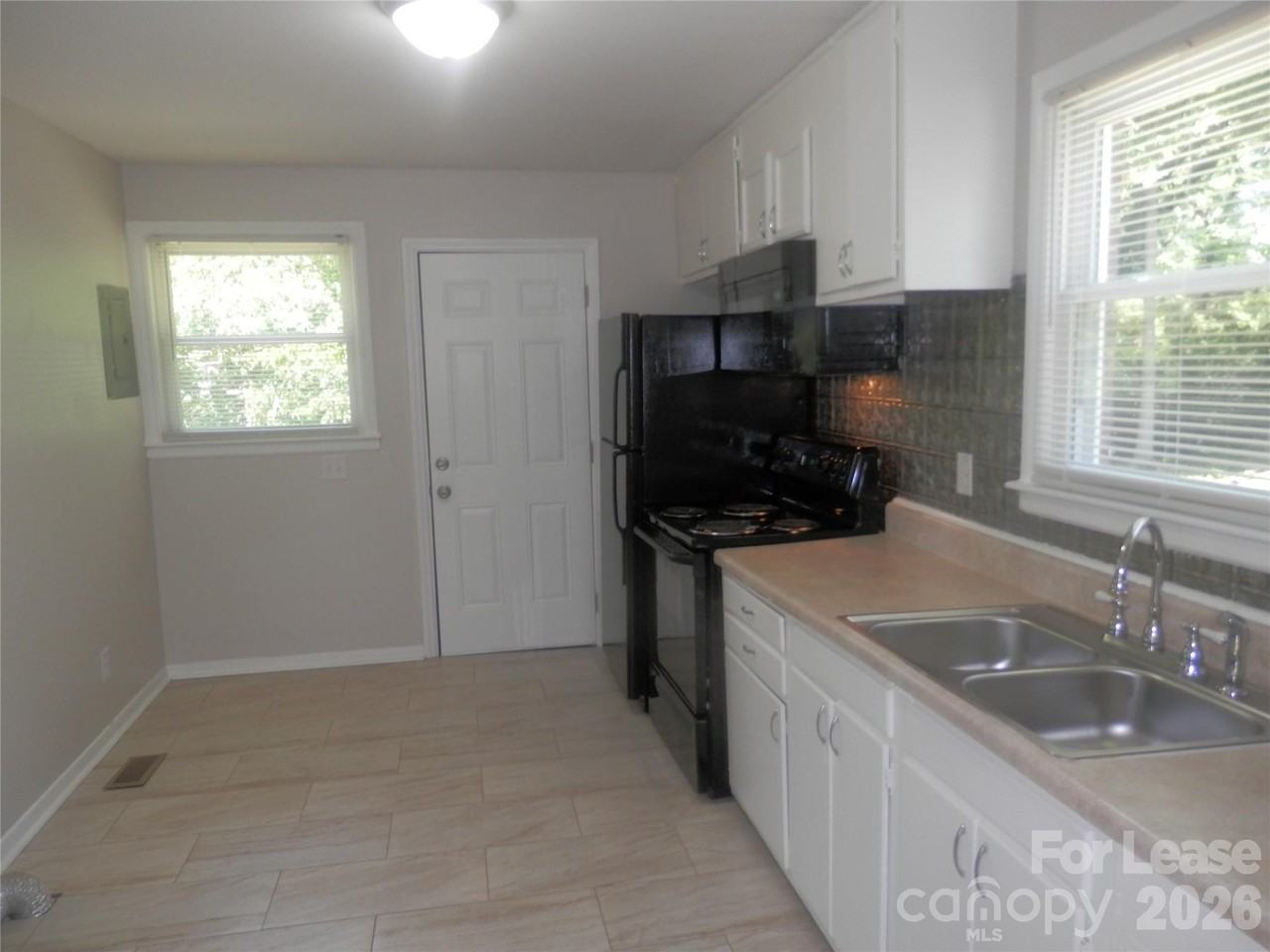 3016 Colfax St - Photo 7 of 20