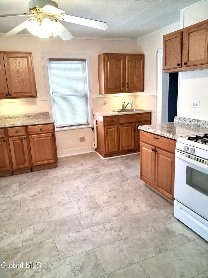 32 Wilmer Ave - Photo 7 of 21