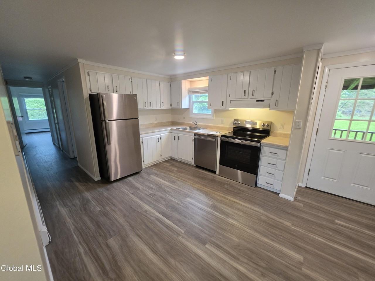 112 Carriage House Ln - Photo 2 of 14
