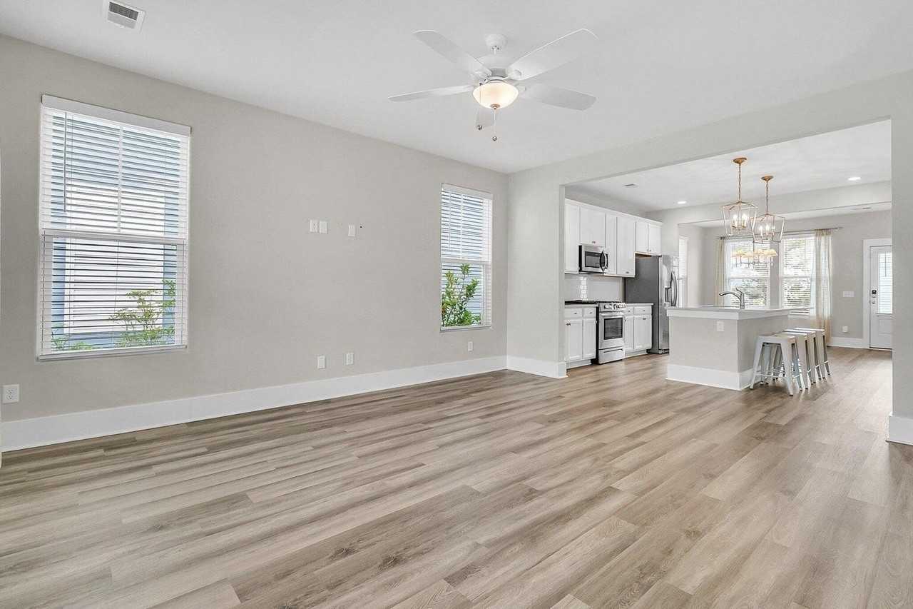 243 Symphony Ave - Photo 3 of 22