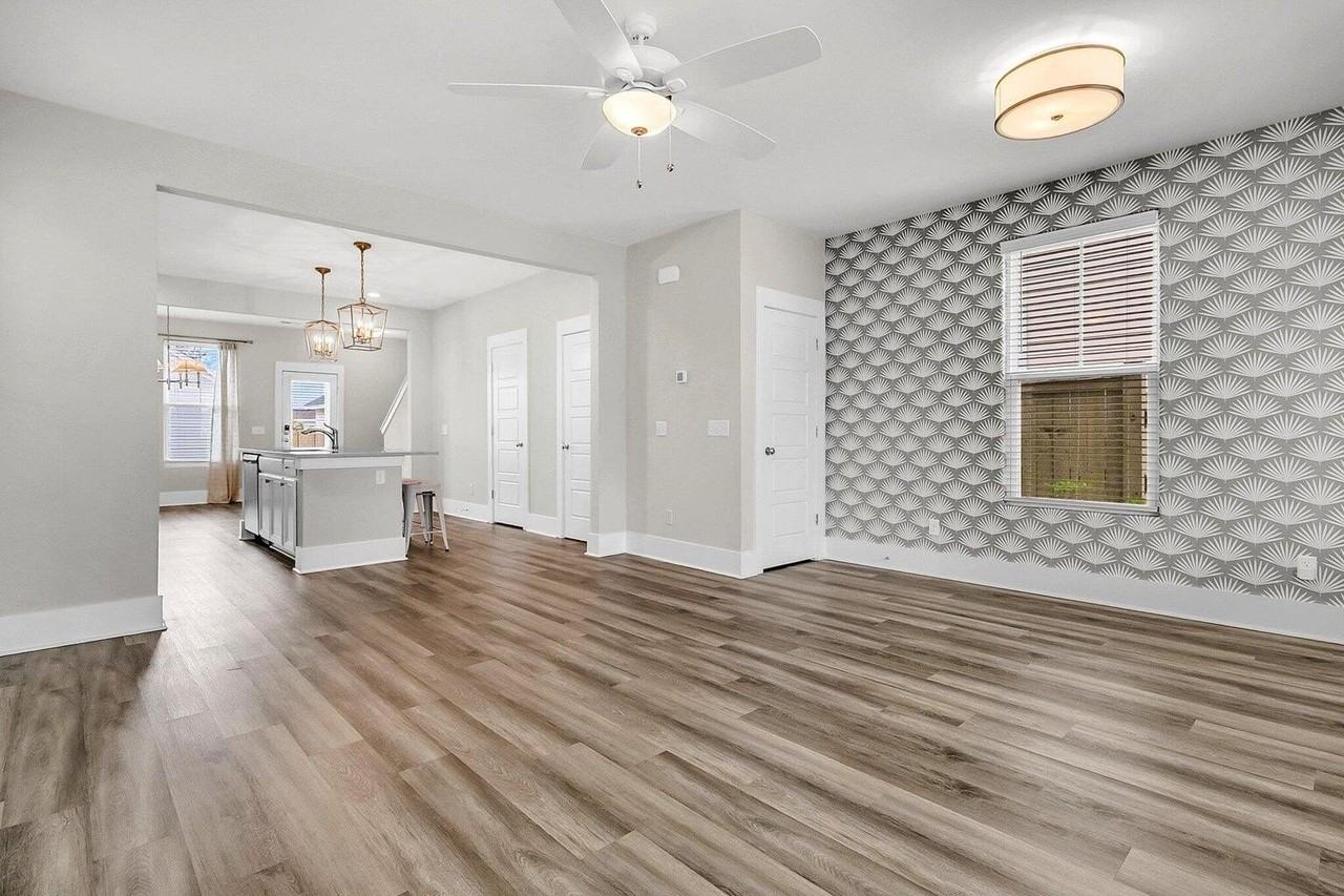 243 Symphony Ave - Photo 4 of 22