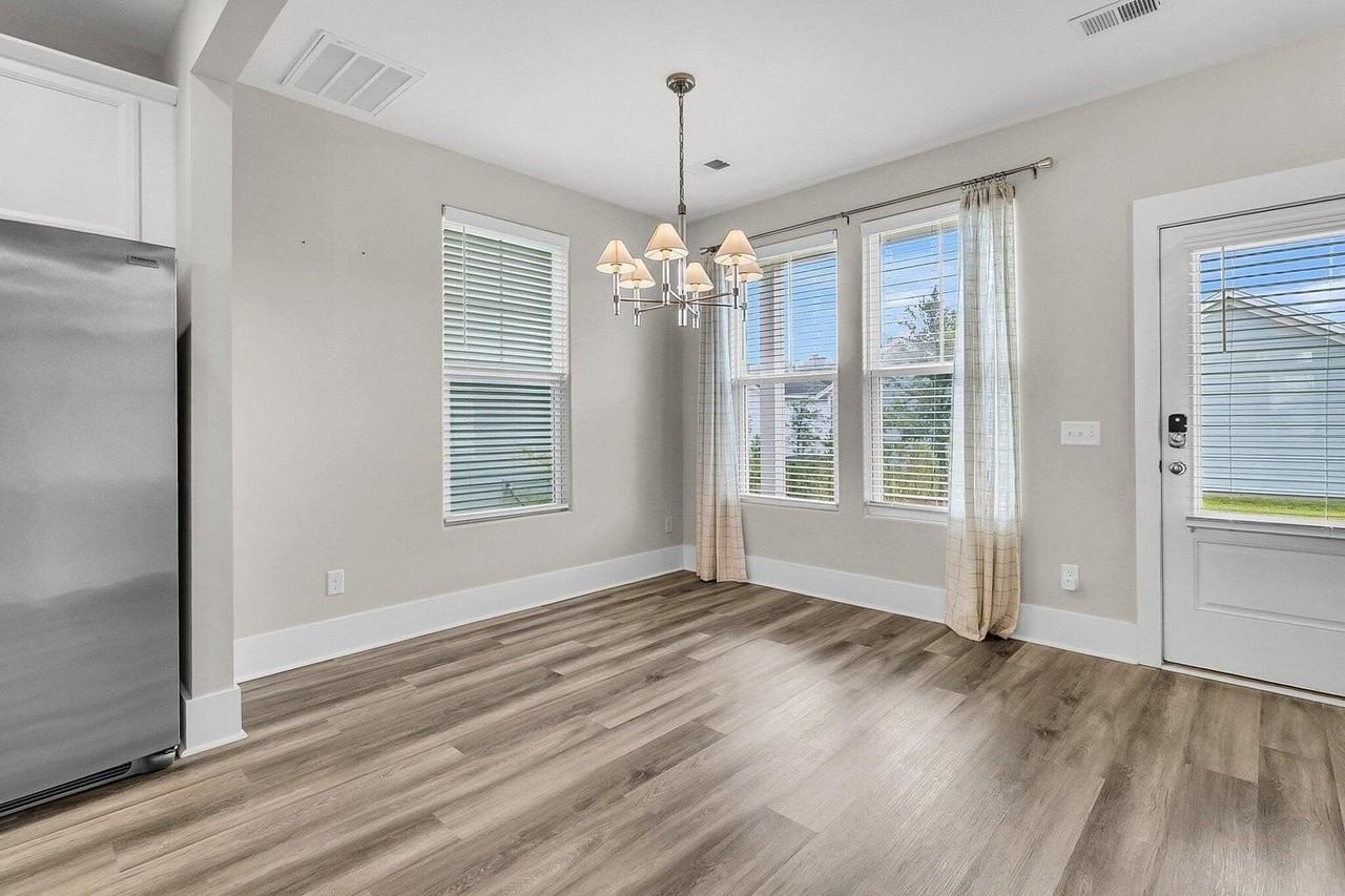 243 Symphony Ave - Photo 6 of 22