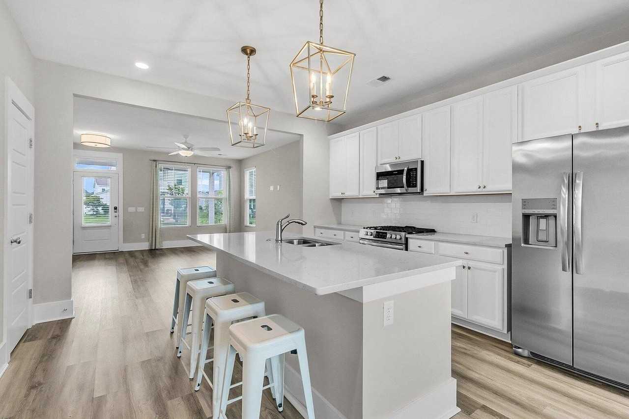 243 Symphony Ave - Photo 7 of 22