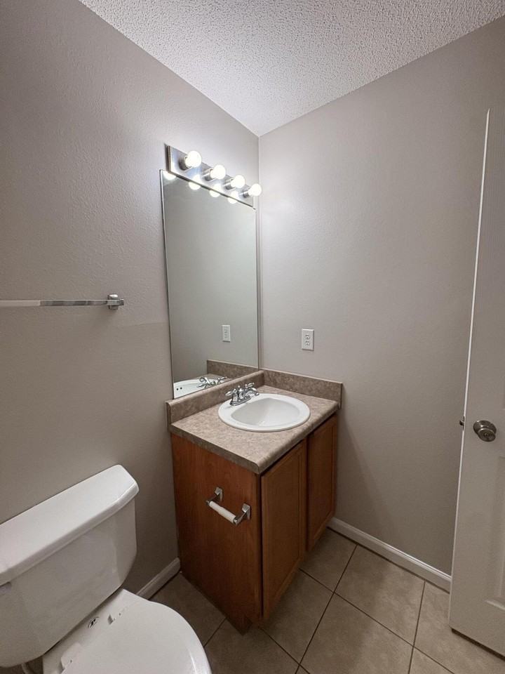 147 Swaying Pine Ct - Photo 2 of 19