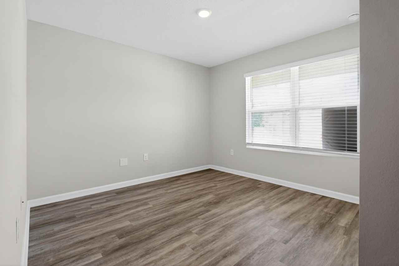 6817 Interlachen Ln - Photo 7 of 38