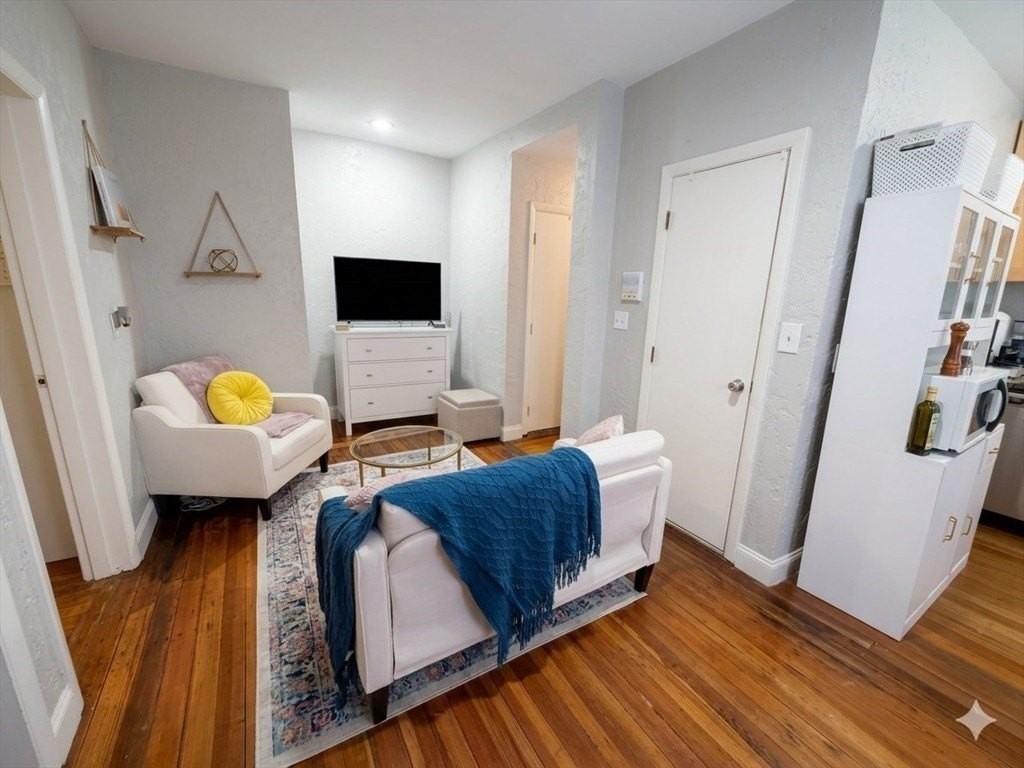 35 Charter St - Photo 2 of 7