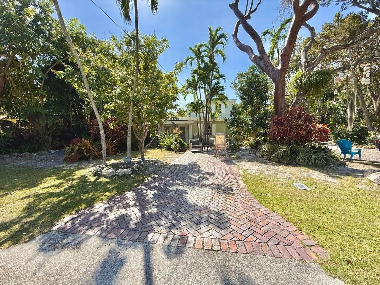 111 N Bay Harbor Dr - Photo 2 of 50