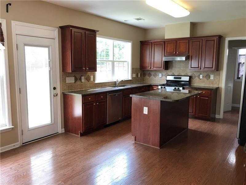 203 Revillion Way - Photo 6 of 27