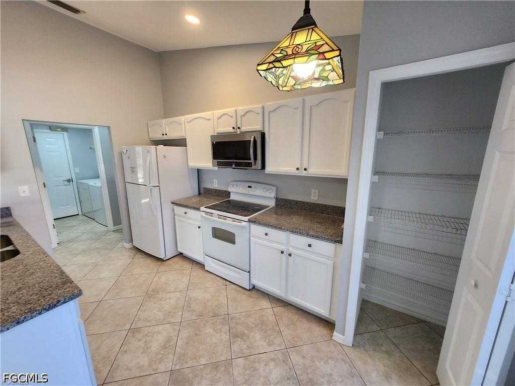 4126 Sw 8th Pl - Photo 3 of 13
