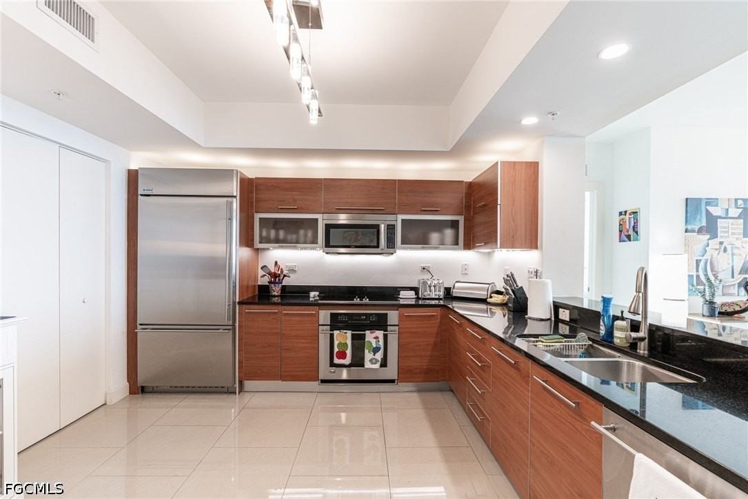 3000 Oasis Grand Blvd #801 - Photo 6 of 45