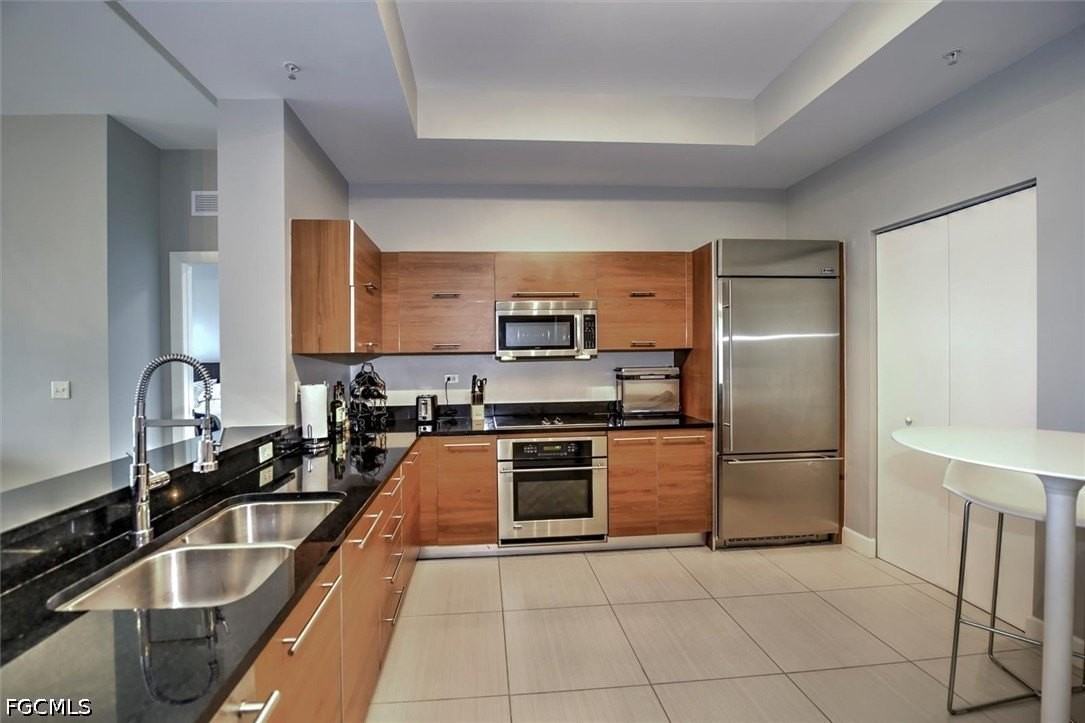 3000 Oasis Grand Blvd #407 - Photo 4 of 30