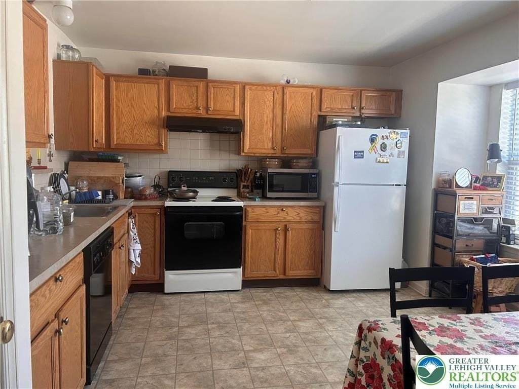 2465 Gillian Ln - Photo 2 of 19