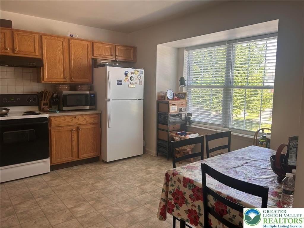 2465 Gillian Ln - Photo 3 of 19