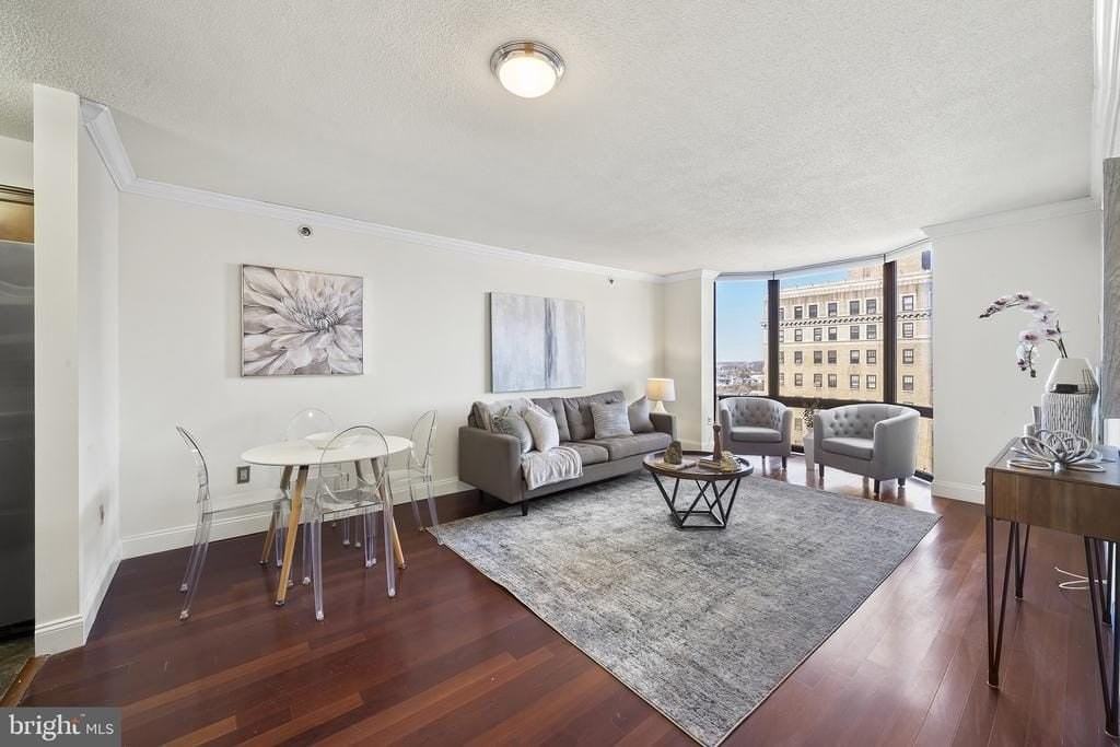 201832 Walnut St #16J - Photo 2 of 17