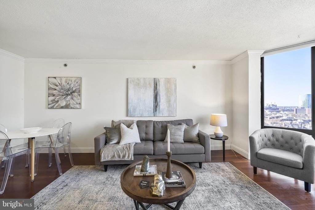 201832 Walnut St #16J - Photo 4 of 17