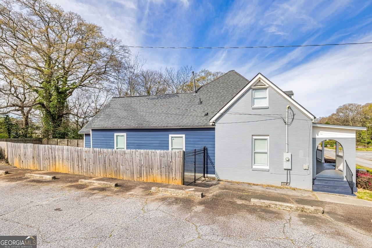 1678 Dorsey Ave - Photo 3 of 25
