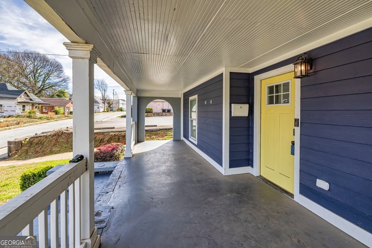 1678 Dorsey Ave - Photo 4 of 25