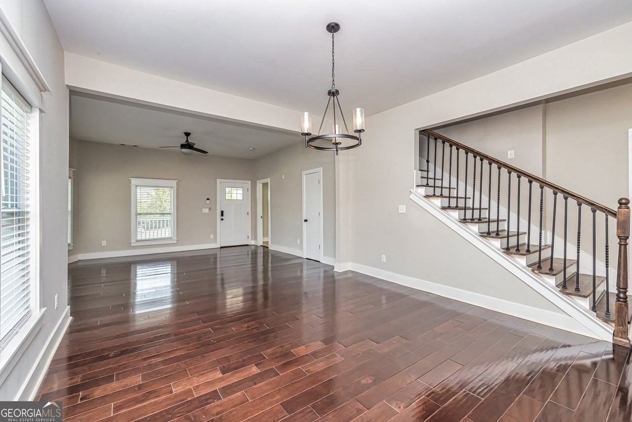 1678 Dorsey Ave - Photo 7 of 25