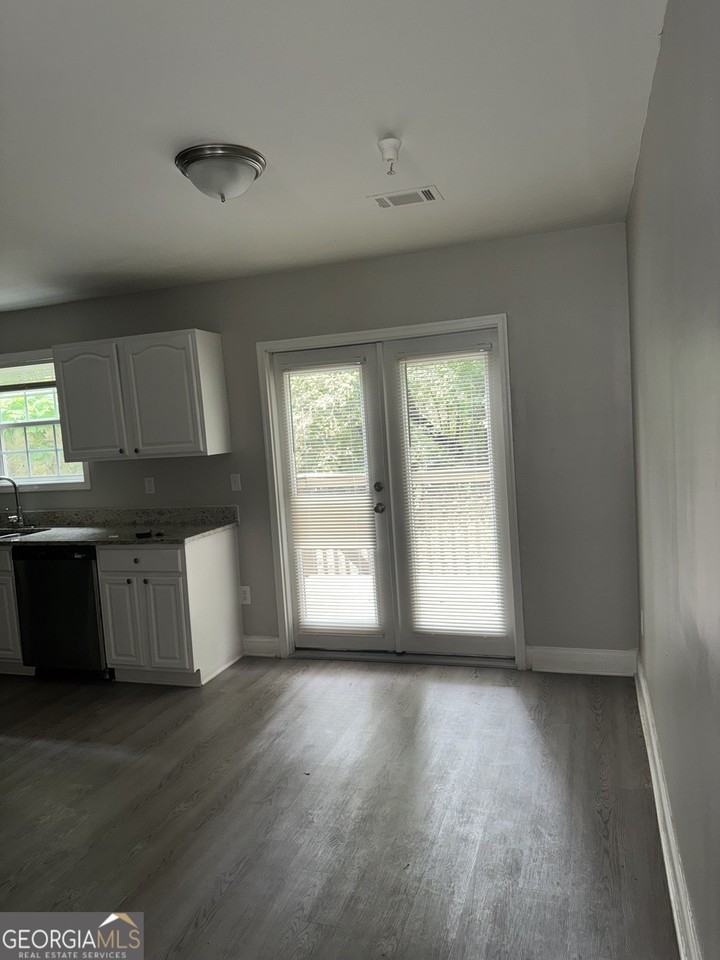1240 Pinedale Cir Nw - Photo 3 of 15