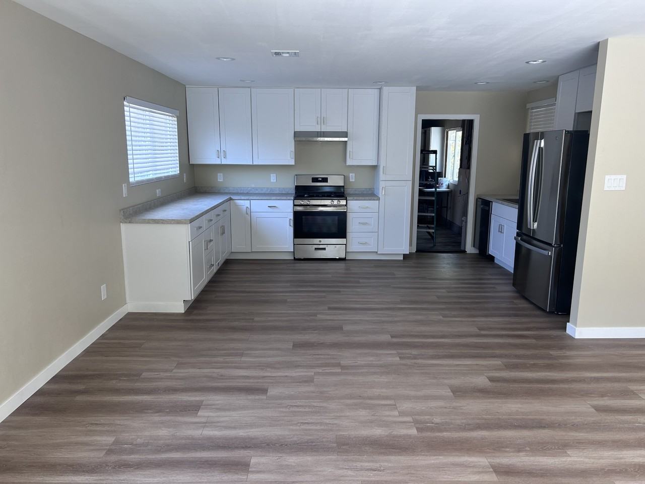 1557 Southwood Dr #1 - Photo 3 of 15