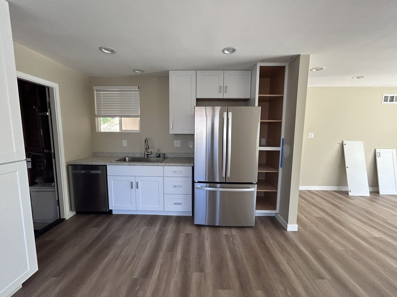 1557 Southwood Dr #1 - Photo 4 of 15