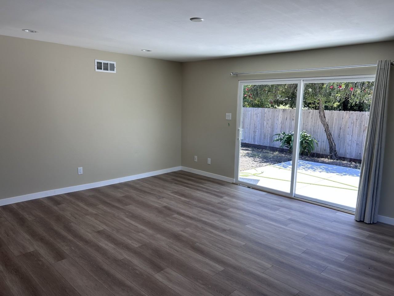 1557 Southwood Dr #1 - Photo 5 of 15