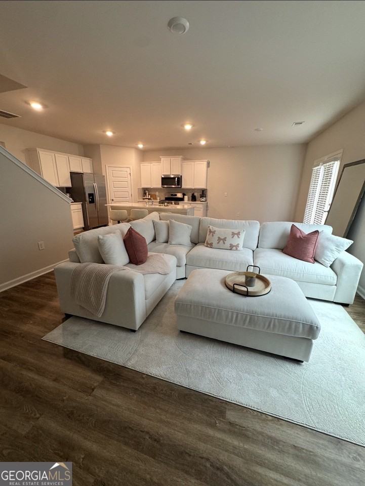 272 Abbott Rd - Photo 4 of 29