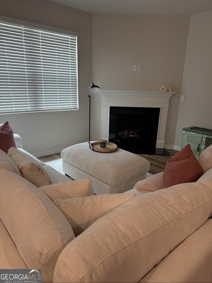 272 Abbott Rd - Photo 5 of 29
