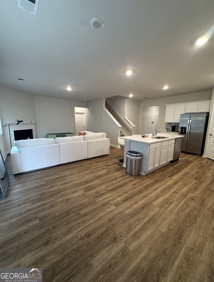 272 Abbott Rd - Photo 6 of 29