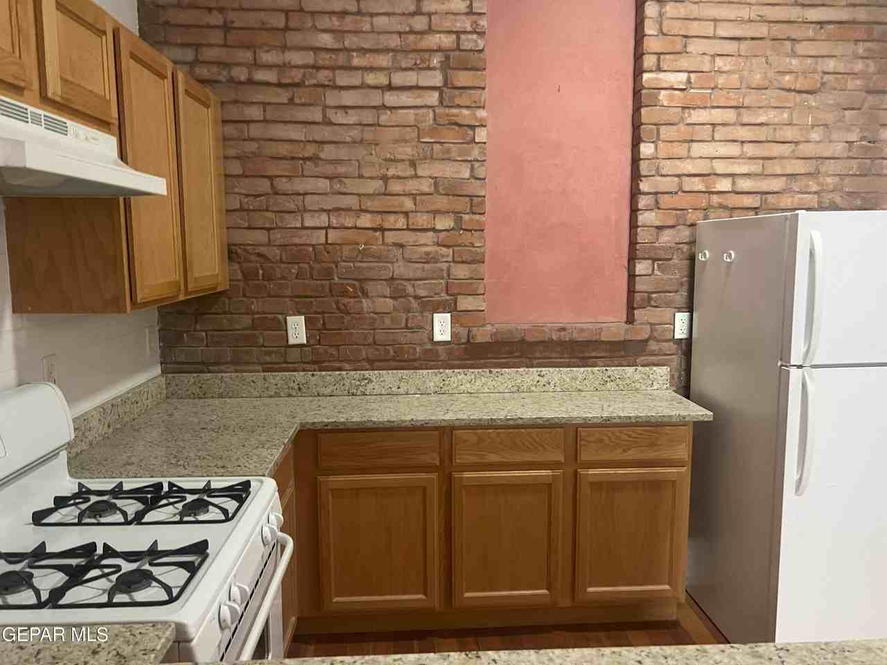 110 W Nevada Ave - Photo 4 of 8