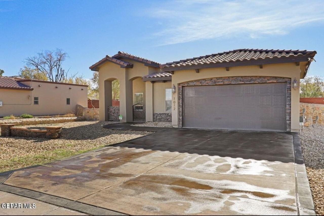 1012 Maximo St - Photo 2 of 32
