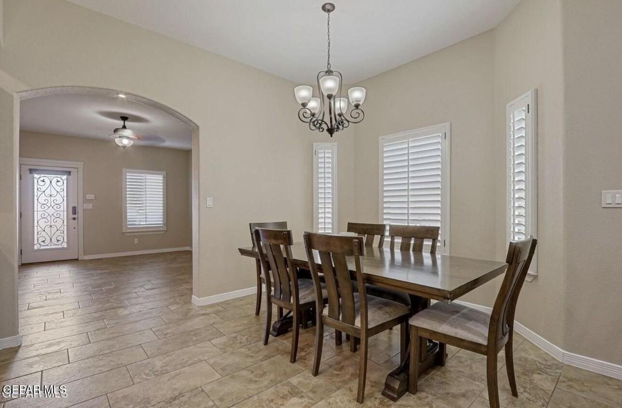 1012 Maximo St - Photo 7 of 32