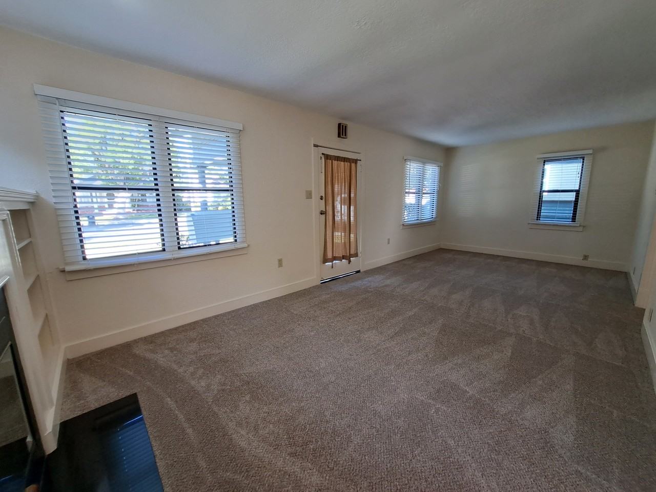 124 N Lincoln St #1 - Photo 2 of 14