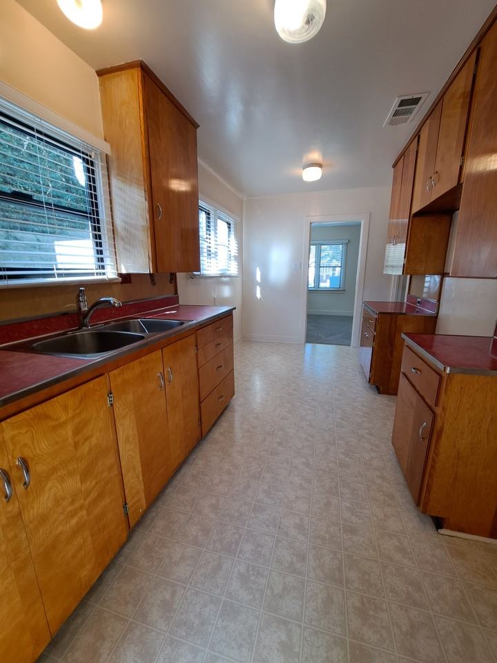 124 N Lincoln St #1 - Photo 3 of 14