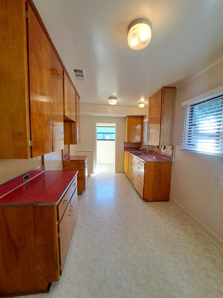 124 N Lincoln St #1 - Photo 4 of 14