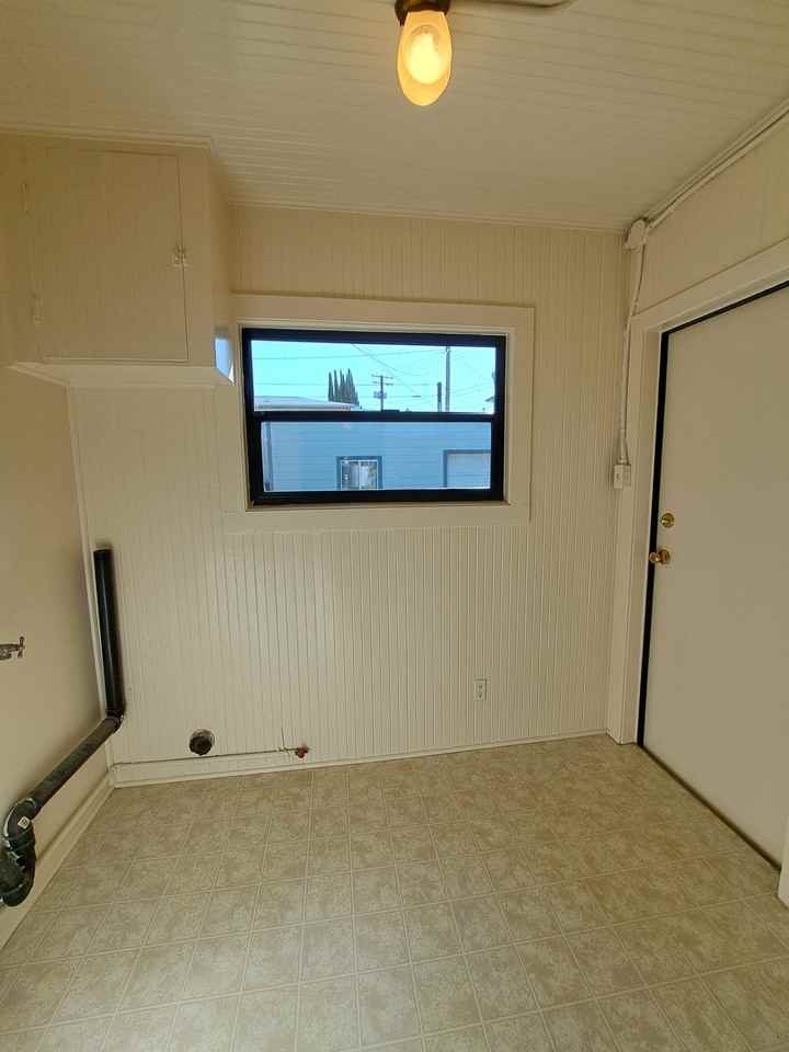 124 N Lincoln St #1 - Photo 5 of 14