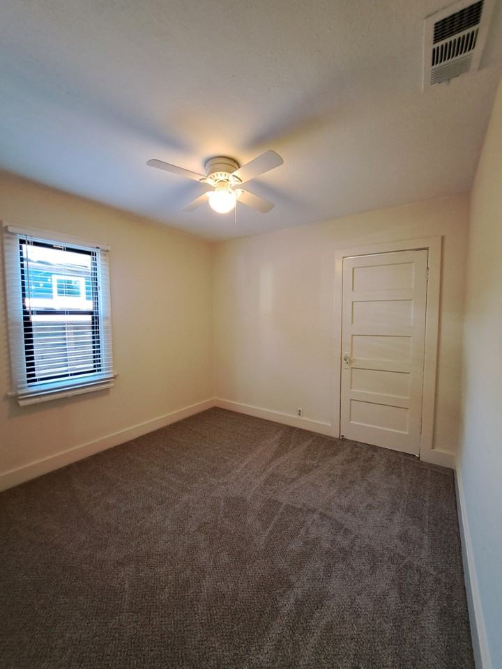 124 N Lincoln St #1 - Photo 7 of 14